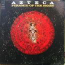 月に立つピラミッド